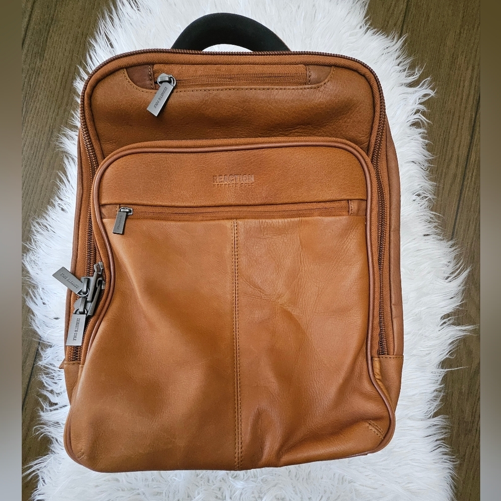 Kenneth Cole Reaction
Full-Grain Colombian Leather 16" Laptop Tablet Travel Back